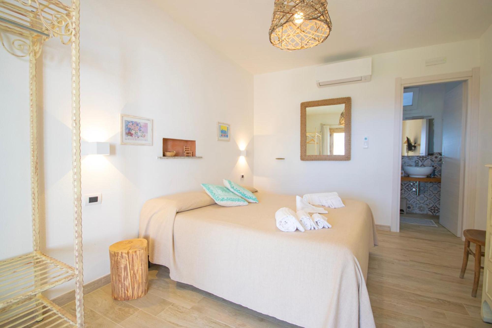 Hotel Essenza Di Mirto La Caletta Zimmer foto